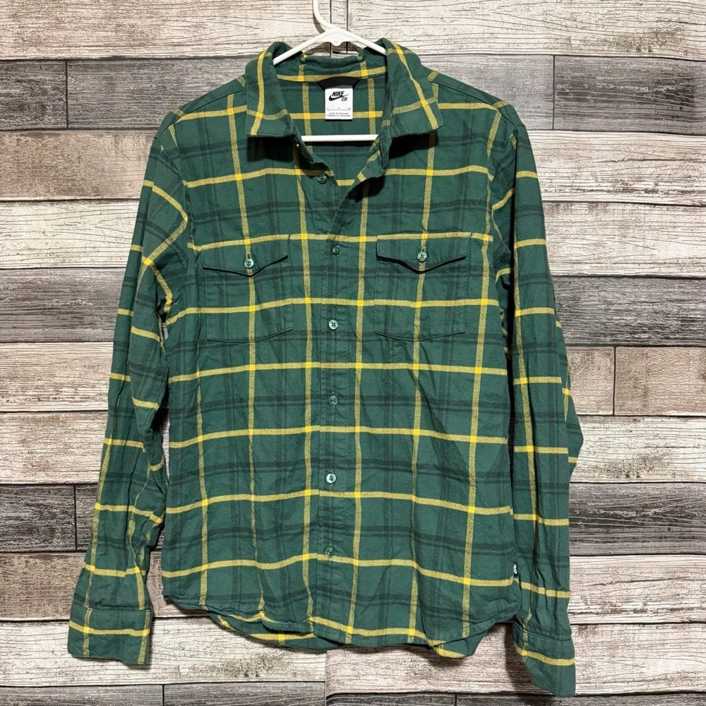 NIKE SB Flannel Shirt Men’s S Green Plaid Button Up Casual 100% Cotton